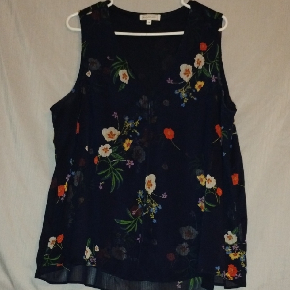 Floral V-Neck Sleeveless Flowy Blouse 2X